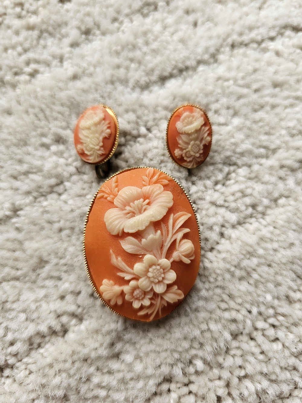Source Unknown Coral and Cream Floral Cameo Brooch with Matching Earrings